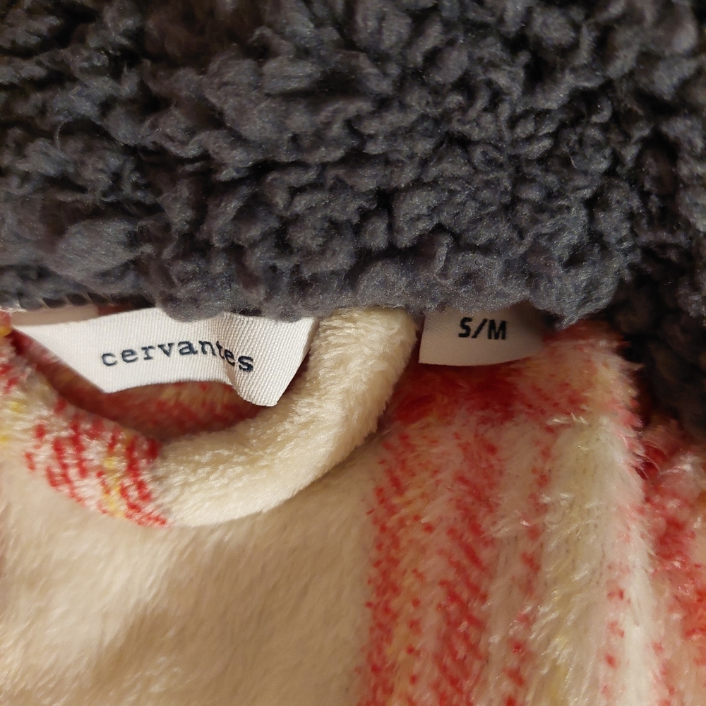 Luxurious Cervantes Robe - Picture 9 of 11